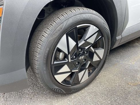 Used 2025 Hyundai Kona SEL FWD image 3