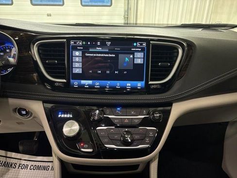 Used 2024 Chrysler Pacifica Limited image 18