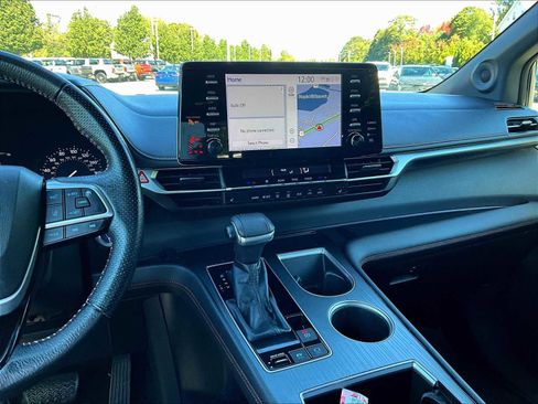 Used 2021 Toyota Sienna XSE image 19