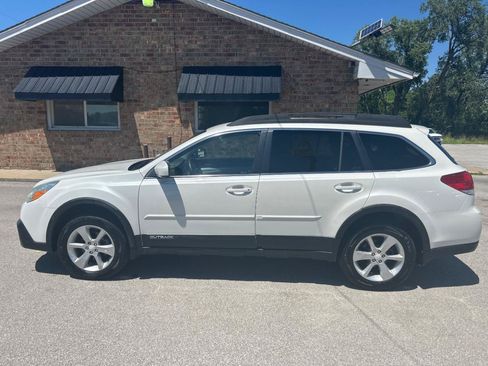 Used 2014 Subaru Outback 2.5i Premium w/ Accessory Value Package (OYT) AWD/4WD image 10