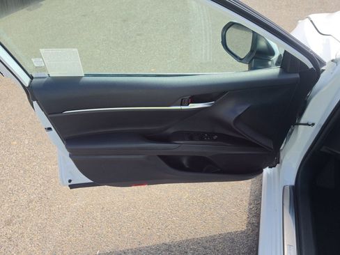 Used 2021 Toyota Camry SE w/ Blackout Package (TMS) FWD image 7