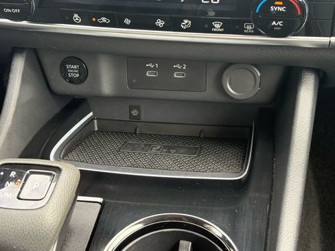 Used 2024 Nissan Rogue SL AWD/4WD image 17