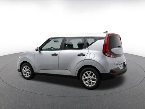Used 2025 Kia Soul LX w/ LX Technology Package FWD image 6