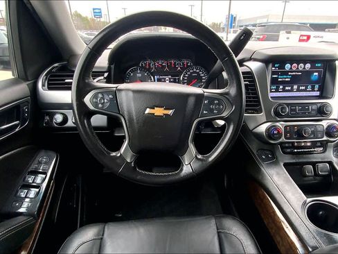 Used 2020 Chevrolet Suburban LT image 6