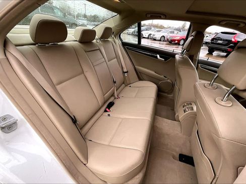 Used 2013 Mercedes-Benz C 250 Sedan image 16