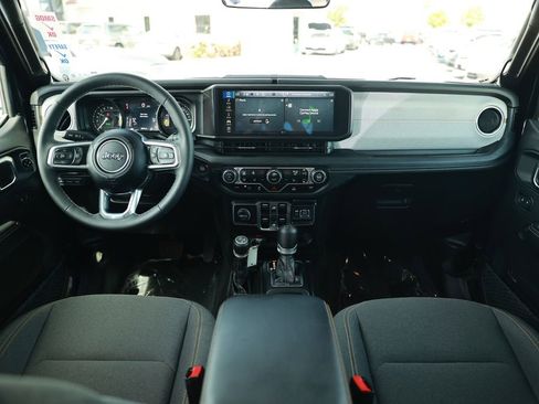 Used 2025 Jeep Wrangler Unlimited Sahara AWD/4WD image 26