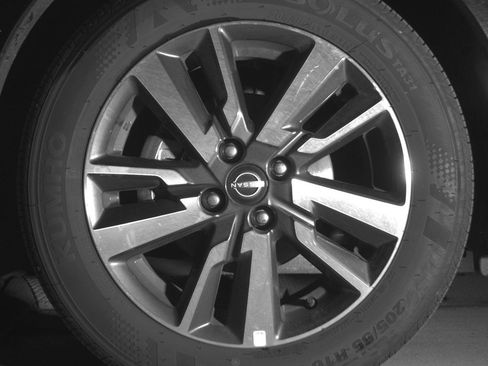 Used 2025 Nissan Versa SV image 12