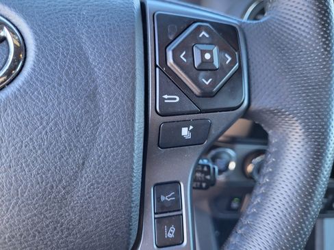 Used 2021 Toyota Tacoma TRD Sport w/ Technology Package image 27