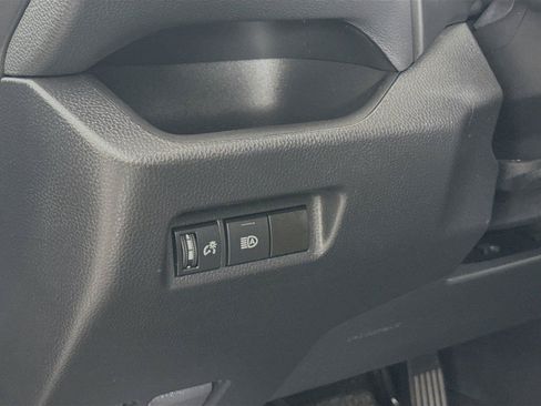 Used 2022 Toyota RAV4 XLE FWD image 14