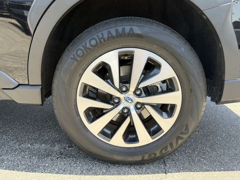Used 2024 Subaru Outback Premium AWD/4WD image 9