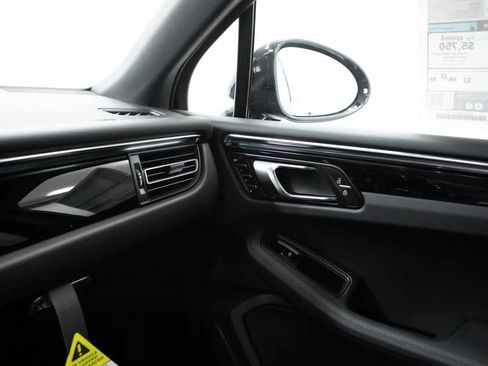 Certified 2025 Porsche Macan image 24