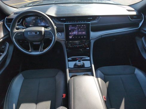 Used 2025 Jeep Grand Cherokee Altitude RWD image 35