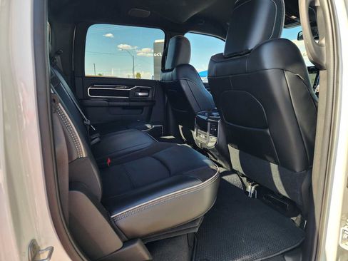 Used 2022 RAM 2500 Laramie AWD/4WD image 16