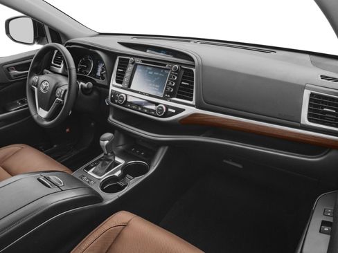 Used 2017 Toyota Highlander Limited image 10