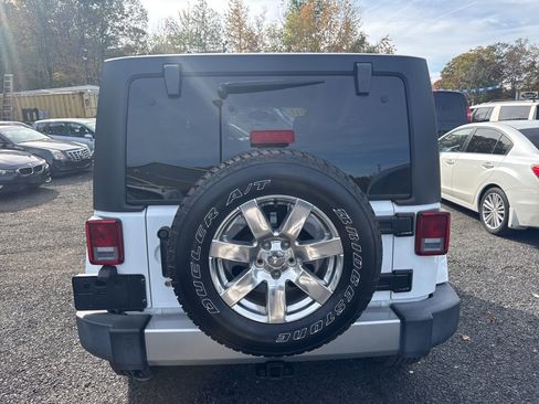 Used 2017 Jeep Wrangler Unlimited Sahara w/ Connectivity Group image 11