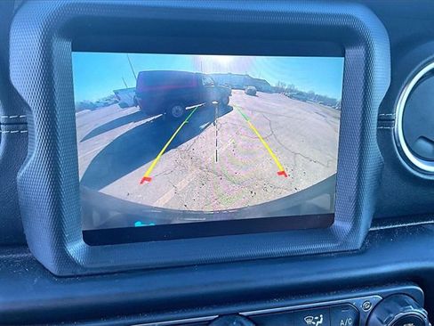 Used 2022 Jeep Wrangler Unlimited Sahara w/ Cold Weather Group image 12