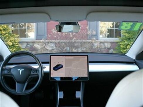 Used 2018 Tesla Model 3 Long Range image 16