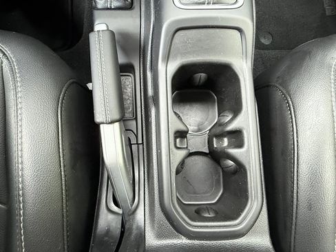 Used 2020 Jeep Gladiator Overland AWD/4WD image 25