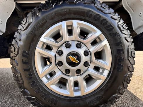 Used 2025 Chevrolet Silverado 2500 LT w/ Safety Package AWD/4WD image 34