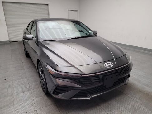 Used 2025 Hyundai Elantra SEL FWD image 14
