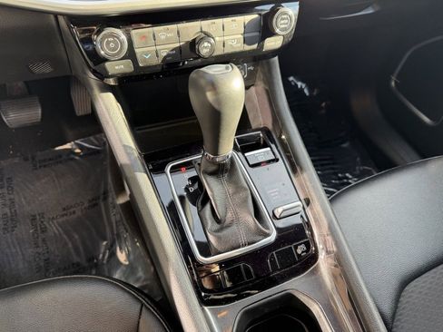 Used 2024 Jeep Compass Latitude image 23