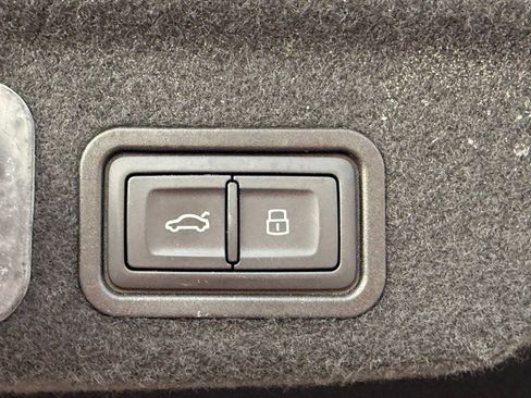 Used 2015 Audi A8 L 4.0T image 13