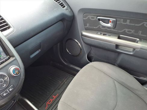 Used 2013 Kia Soul + w/ Audio Pkg FWD image 36