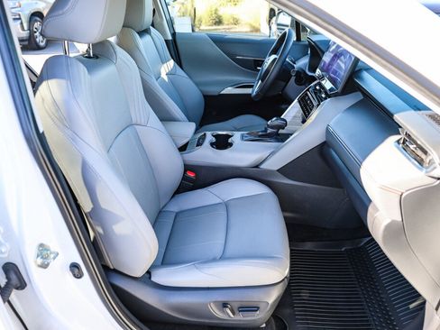 Used 2024 Toyota Venza Limited image 8