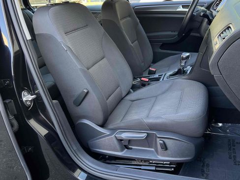 Used 2019 Volkswagen e-Golf SE w/ Driver Assistance Package FWD image 34
