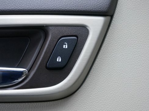 Used 2016 GMC Yukon XL Denali w/ Open Road Package image 27