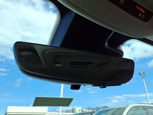 Used 2023 Buick Envision Avenir AWD/4WD image 22