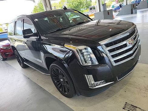 Used 2019 Cadillac Escalade Luxury RWD image 1
