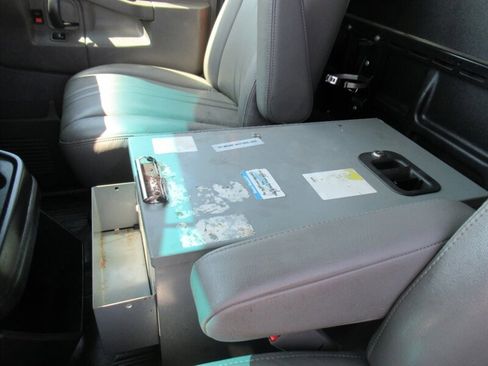 Used 2017 Chevrolet Express 2500 image 23