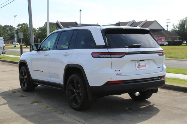 Used 2023 Jeep Grand Cherokee Limited w/ Black Appearance Package AWD/4WD image 4