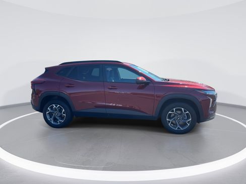 Used 2024 Chevrolet Trax LT w/ Driver Confidence Package image 10