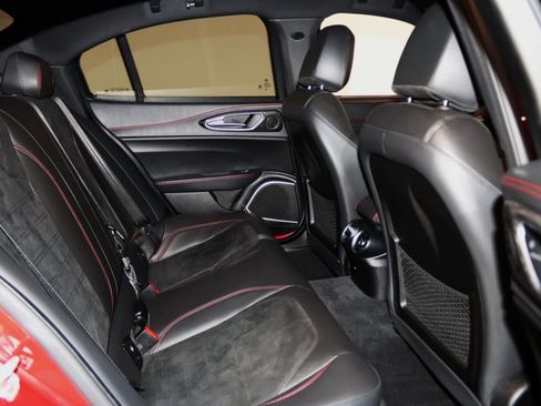 Used 2018 Alfa Romeo Giulia Quadrifoglio w/ Driver Assist Dynamic Package image 70