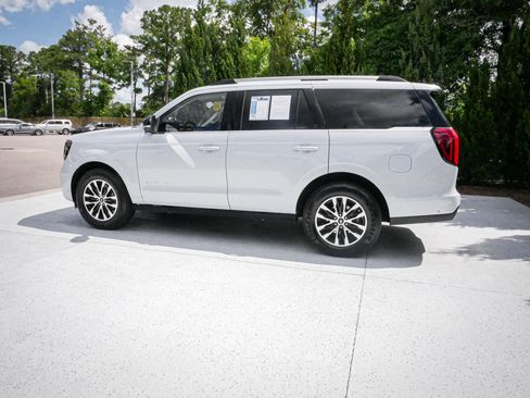 Used 2025 Ford Expedition Platinum AWD/4WD image 7