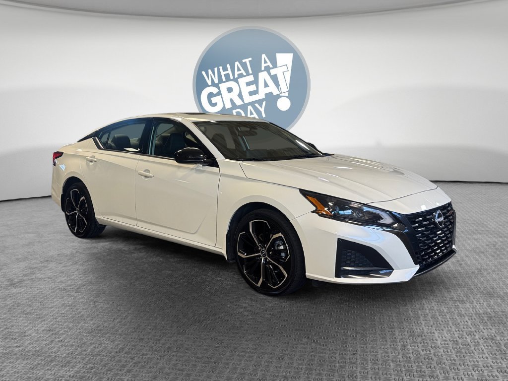 Used 2023 Nissan Altima 2.5 SR w/ SR Premium Package AWD/4WD image 1