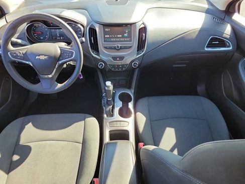 Used 2016 Chevrolet Cruze LT image 2