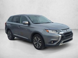 Used 2020 Mitsubishi Outlander SE FWD video 3