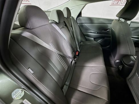 Used 2025 Hyundai Elantra SEL image 31