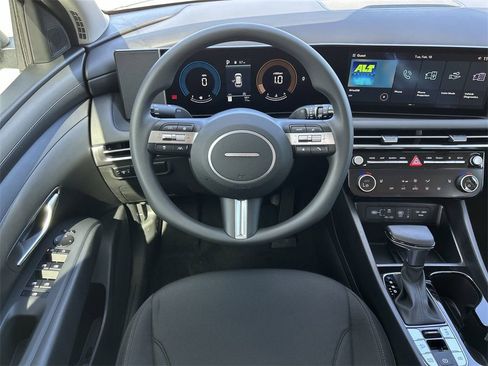 New 2025 Hyundai Tucson SEL image 3