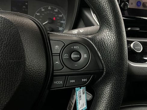 Used 2025 Toyota Corolla LE image 30