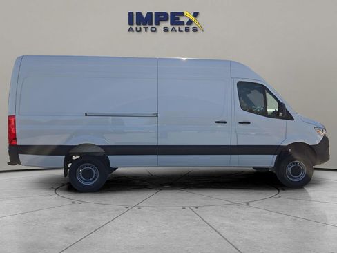 Used 2025 Mercedes-Benz Sprinter 2500 image 6