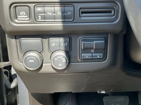 Used 2021 Chevrolet Suburban LT w/ LT Signature Package RWD image 28