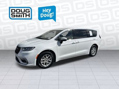 Used 2023 Chrysler Pacifica Touring-L