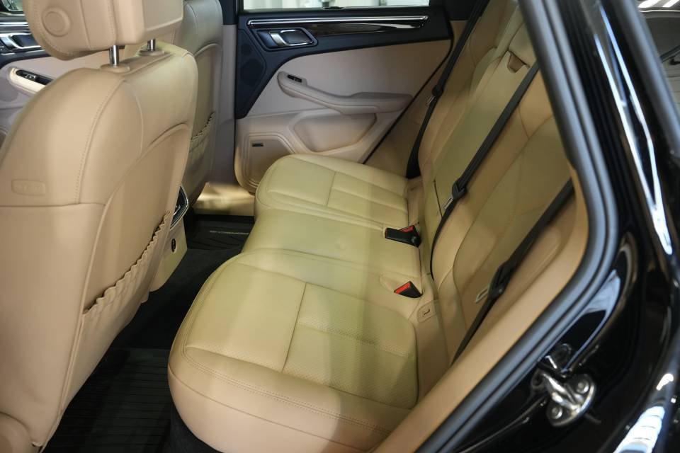 Certified 2026 Porsche Macan AWD/4WD image 26
