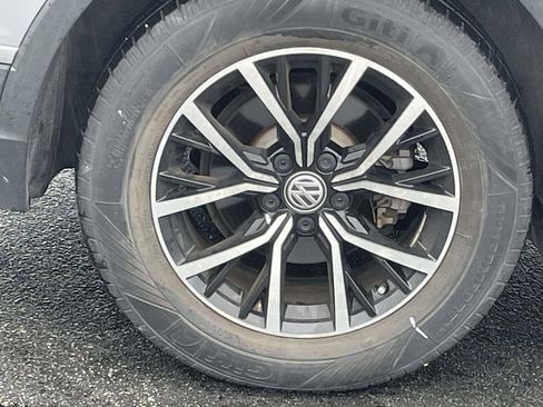 Used 2021 Volkswagen Tiguan SE w/ Panoramic Sunroof Package image 13