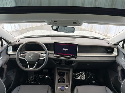 New 2026 Volkswagen Tiguan SE FWD image 15
