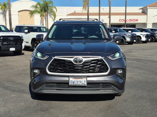 Used 2021 Toyota Highlander XLE FWD image 2